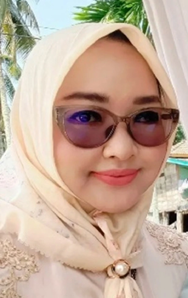 Dr. Mahdayeni, M.Si Ketua Pengawas